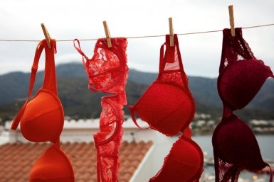 "Эффект бабушки": старение, рак и увядание — ТОП-5 фейков о бюстгальтерах