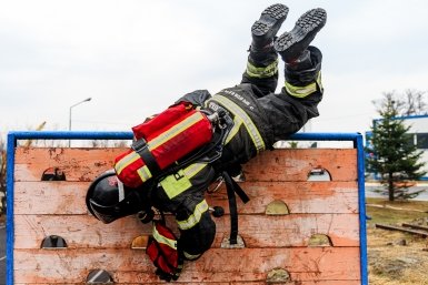 Во Владивостоке состоялся предварительный этап смотра-конкурса &quotЛучшее звено ГДЗС&quot Евгений Кулешов, ИА PrimaMedia