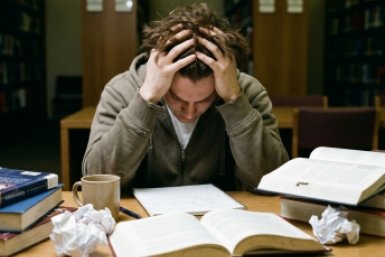 Филологи хватаются за голову: только 3 из 10 взрослых пишет эти 7 слов без ошибок — тест