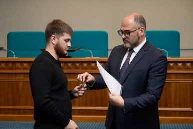 Мэр города поздравил новоселов и пожелал им теплых воспоминаний в новых квартирах Дмитрий Осипчук, ИА PrimaMedia