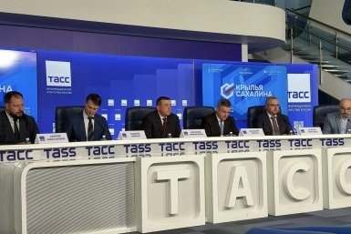 Участники пресс-конференции, посвященной Международному форуму беспилотных аппаратов всех сред &quotКрылья Сахалина&quot предоставлено организаторами форума