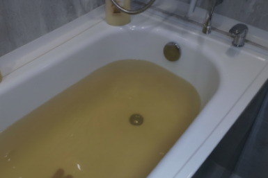 Вода такого цвета течёт из кранов у жителей Дальнегорска предоставлено подписчиками ТГ-канала (16+) report_dalnegorsk