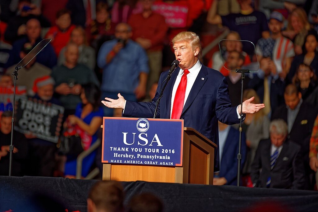 Трамп заявил, что США хватит нефти на две тысячи лет commons.wikimedia.org