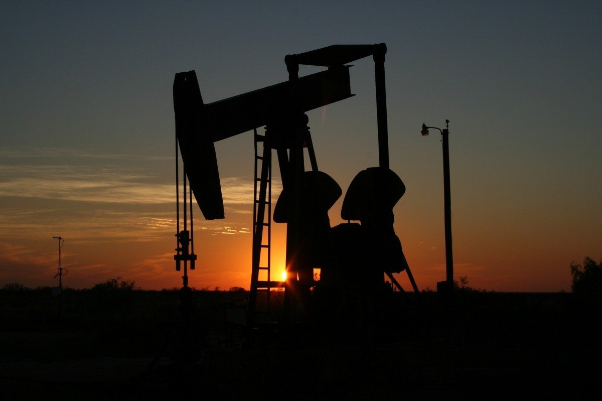 Цены на нефть вновь подскочили выше 100 долларов Pxhere.com