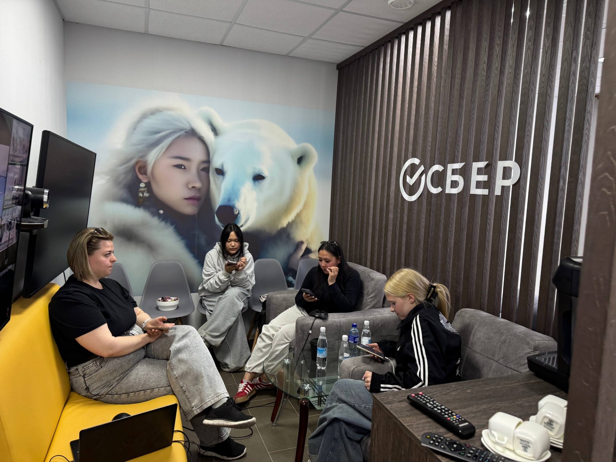 Сбер провел онлайн-игру &quotБитва промптов&quot для школьников из трех регионов Дальнего Востока Пресс-служба Сбера